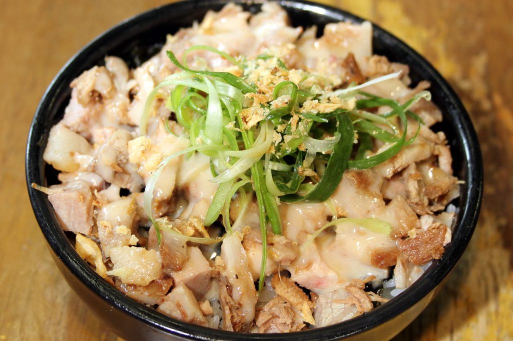 豊中麺哲豚マヨ丼